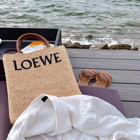 Loewe 酒椰纖維標準 A4 草編包 附可斜背長肩帶 原色(當季熱門新品 下單前請先詢問)