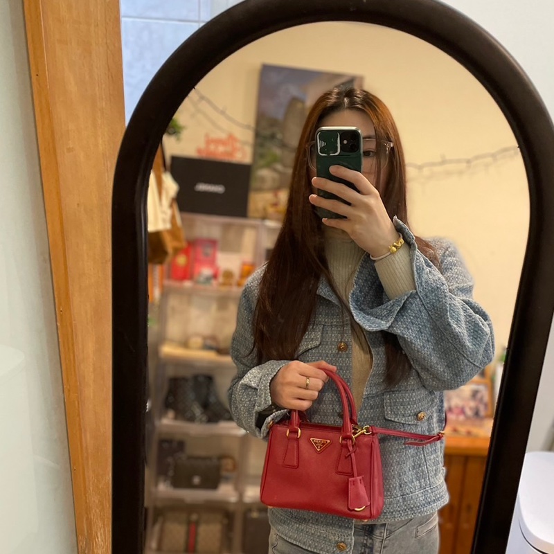 櫃上125000萬💰新款mini尺寸 Prada mini紅金 迷你殺手包 手提 肩背 斜背-2