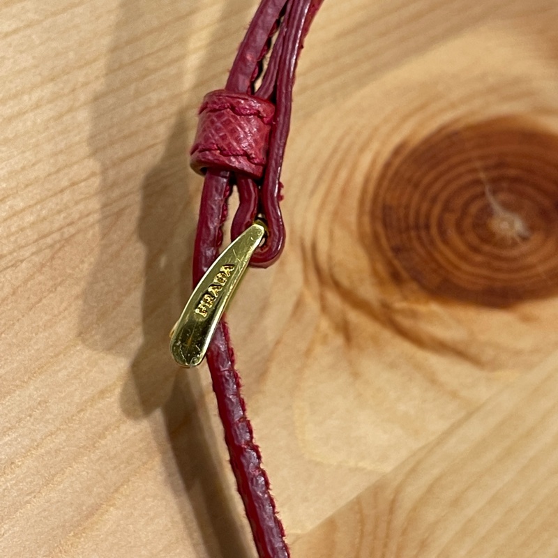 櫃上125000萬💰新款mini尺寸 Prada mini紅金 迷你殺手包 手提 肩背 斜背-16