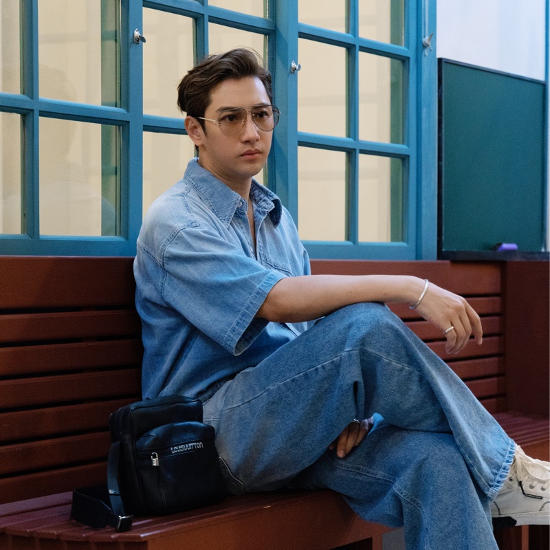 LV taiga 秀款 防刮牛皮 信封包郵差記者包 這個超好用 時髦 全配含購證 這個如果有的話現在要100,000了 割愛37800少用九成新 🖤🤍🖤🤍-4