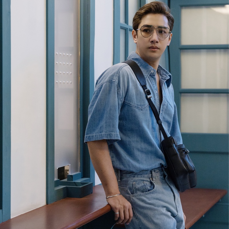 LV taiga 秀款 防刮牛皮 信封包郵差記者包 這個超好用 時髦 全配含購證 這個如果有的話現在要100,000了 割愛37800少用九成新 🖤🤍🖤🤍-5