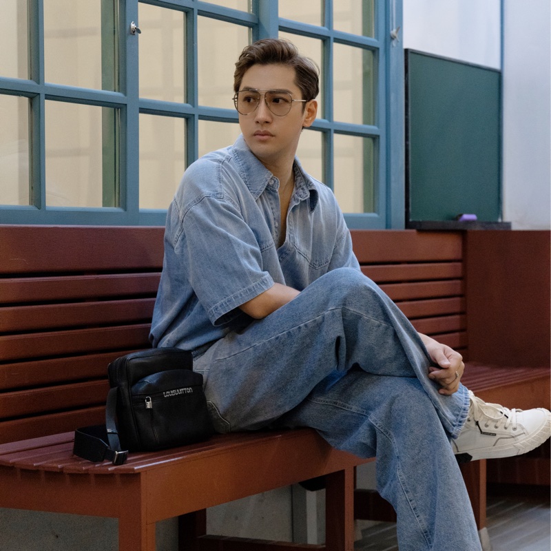 LV taiga 秀款 防刮牛皮 信封包郵差記者包 這個超好用 時髦 全配含購證 這個如果有的話現在要100,000了 割愛37800少用九成新 🖤🤍🖤🤍-6