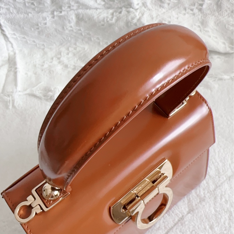 Ferragamo 博物館包 小號 焦糖色-5