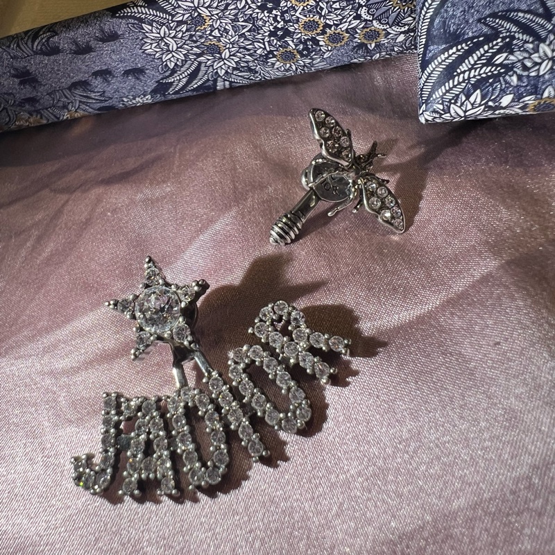 DIOR 經典LOGO水鑽蜜蜂不對稱復古銀針式耳環/幾乎全新-2