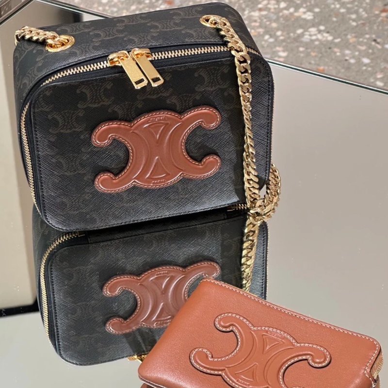 Celine 10L052 Cuir 老花凱旋門鍊盒包(當季熱門新品 下單前請先詢問)-0