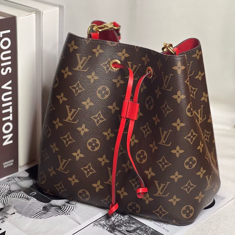 LV 經典Neonoe系列Monogram帆布印花牛皮鑲飾束口斜背/肩背水桶包-紅色-1