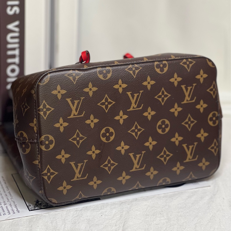 LV 經典Neonoe系列Monogram帆布印花牛皮鑲飾束口斜背/肩背水桶包-紅色-4