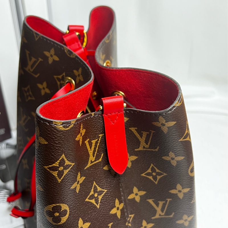 LV 經典Neonoe系列Monogram帆布印花牛皮鑲飾束口斜背/肩背水桶包-紅色-5