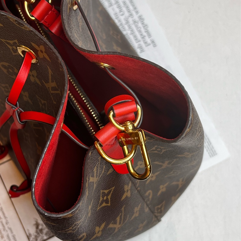 LV 經典Neonoe系列Monogram帆布印花牛皮鑲飾束口斜背/肩背水桶包-紅色-8