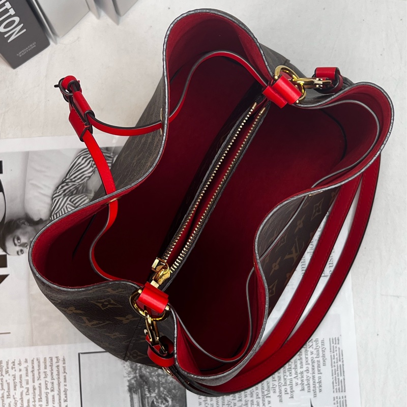 LV 經典Neonoe系列Monogram帆布印花牛皮鑲飾束口斜背/肩背水桶包-紅色-9