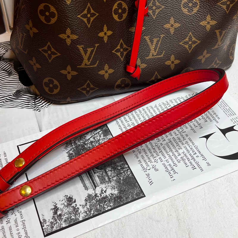 LV 經典Neonoe系列Monogram帆布印花牛皮鑲飾束口斜背/肩背水桶包-紅色-14