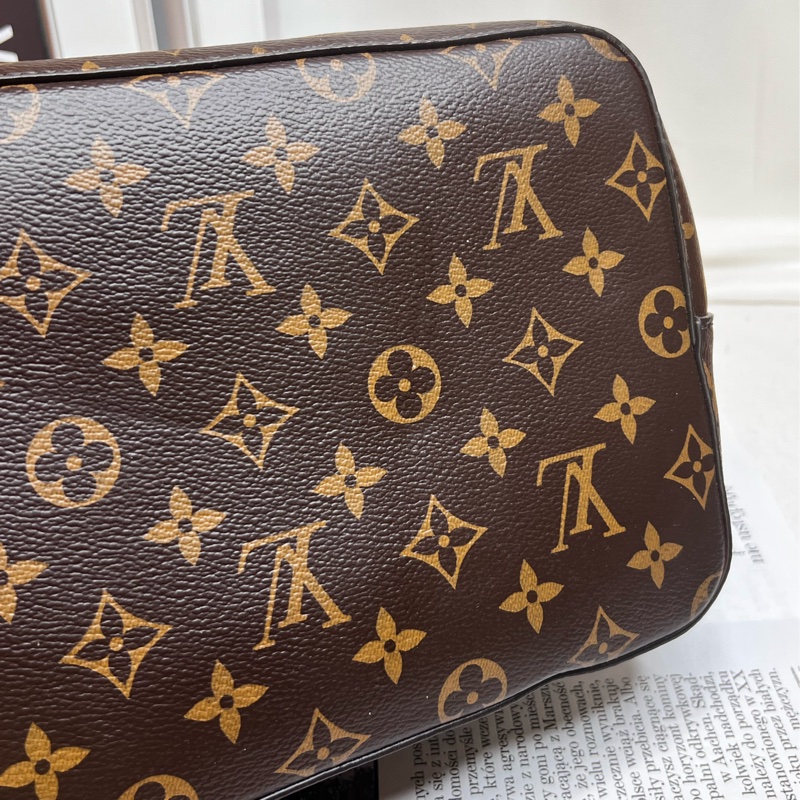 LV 經典Neonoe系列Monogram帆布印花牛皮鑲飾束口斜背/肩背水桶包-紅色-22