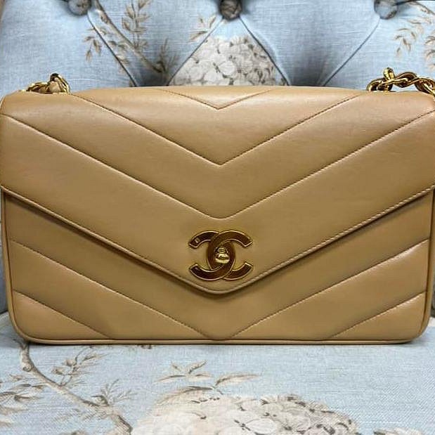 Chanel 難得再有的早期寬版人字紋駝金coco(保留下標）-1