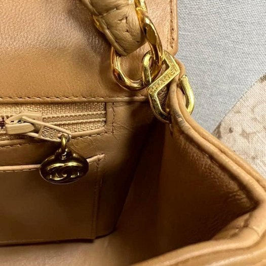 Chanel 難得再有的早期寬版人字紋駝金coco(保留下標）-11