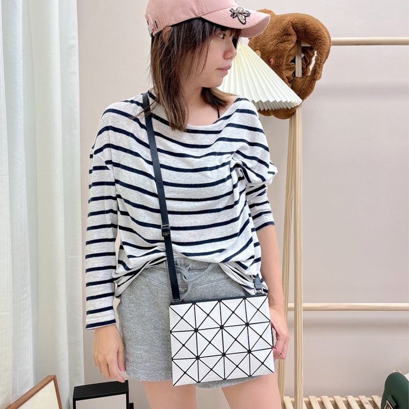 【現貨】全新 BAOBAO三宅一生 3x4 斜背包 現貨 銀色-1