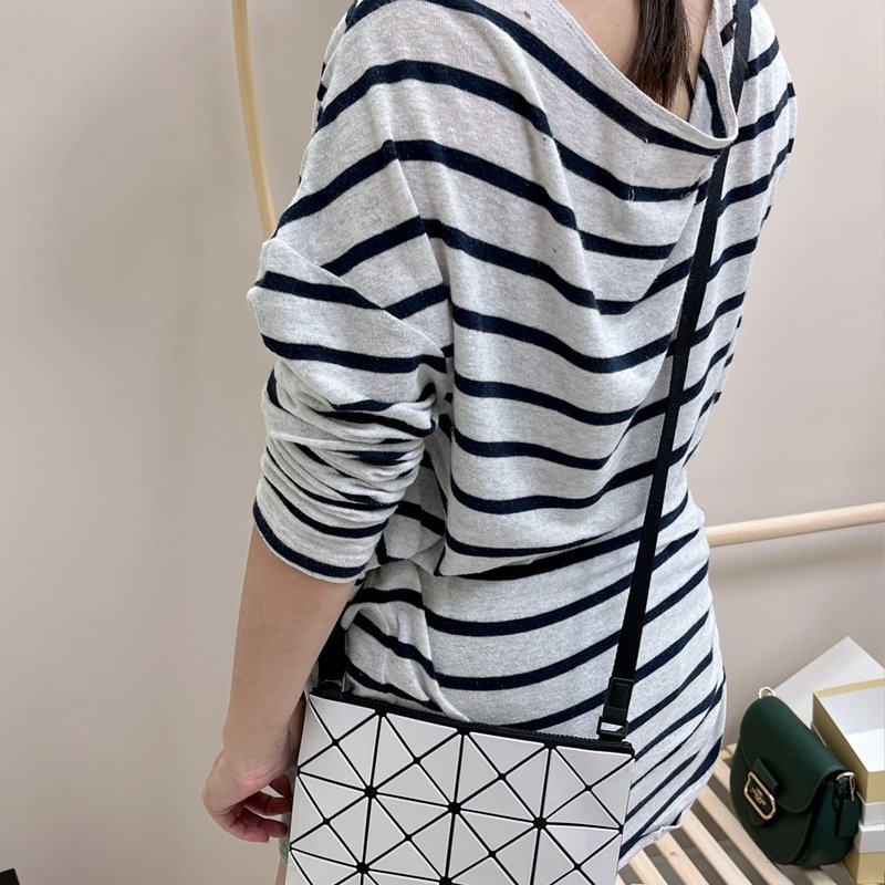 【現貨】全新 BAOBAO三宅一生 3x4 斜背包 現貨 銀色-2