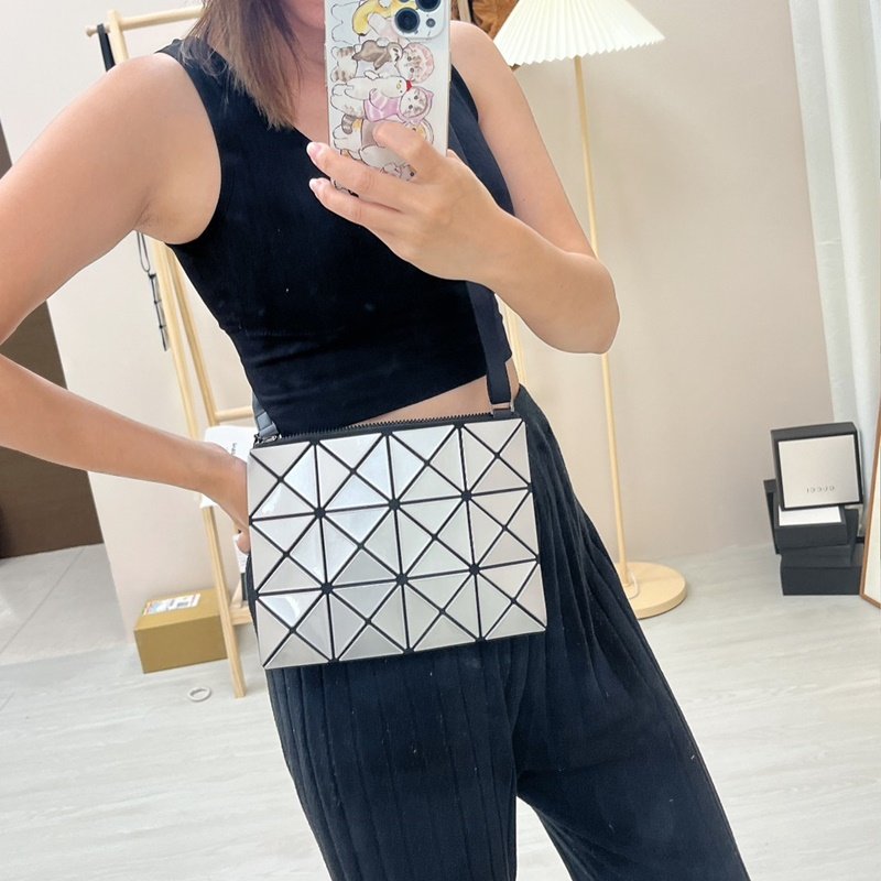 【現貨】全新 BAOBAO三宅一生 3x4 斜背包 現貨 銀色-4