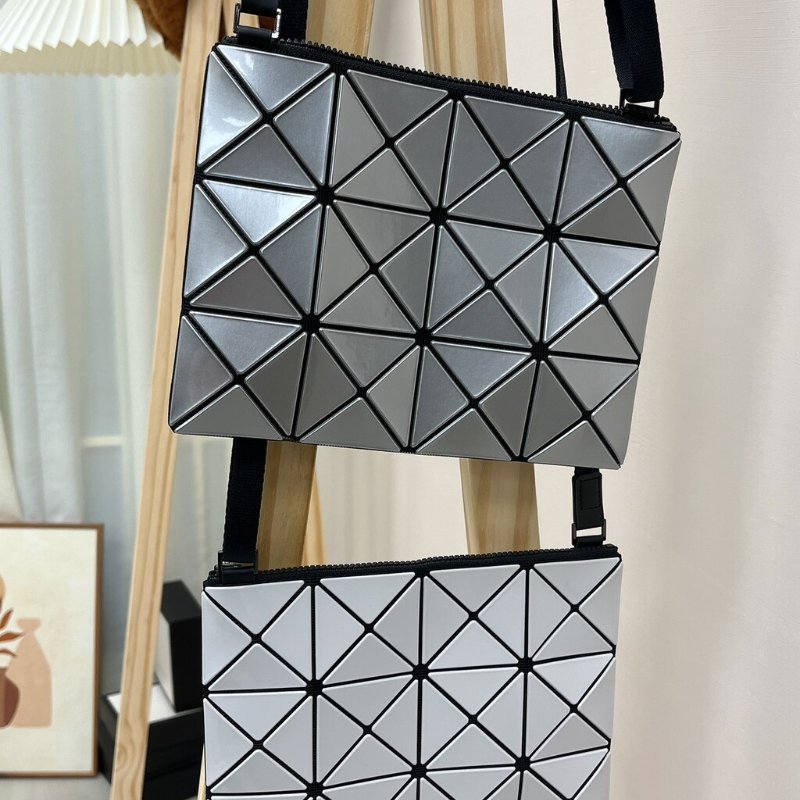 【現貨】全新 BAOBAO三宅一生 3x4 斜背包 現貨 銀色-6