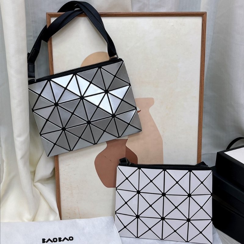 【現貨】全新 BAOBAO三宅一生 3x4 斜背包 現貨 銀色-7