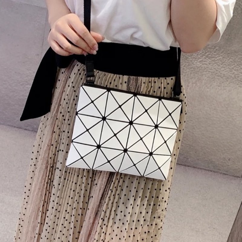 【現貨】全新 BAOBAO三宅一生 3x4 斜背包 現貨 銀色-10