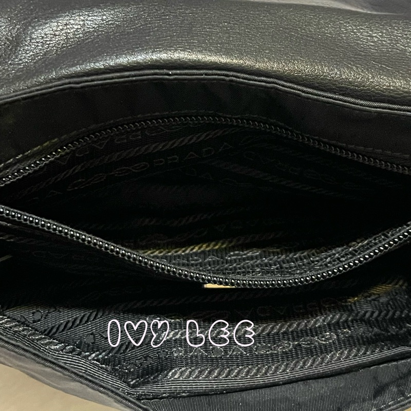 PRADA 質感黑壓紋扣式皮革 尼龍 腋下包 流蘇吊飾 肩背包 手提包  二手精品-5