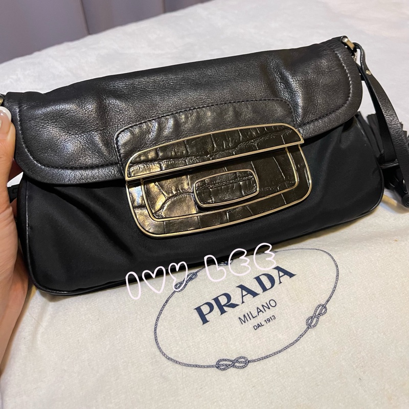 PRADA 質感黑壓紋扣式皮革 尼龍 腋下包 流蘇吊飾 肩背包 手提包  二手精品-6