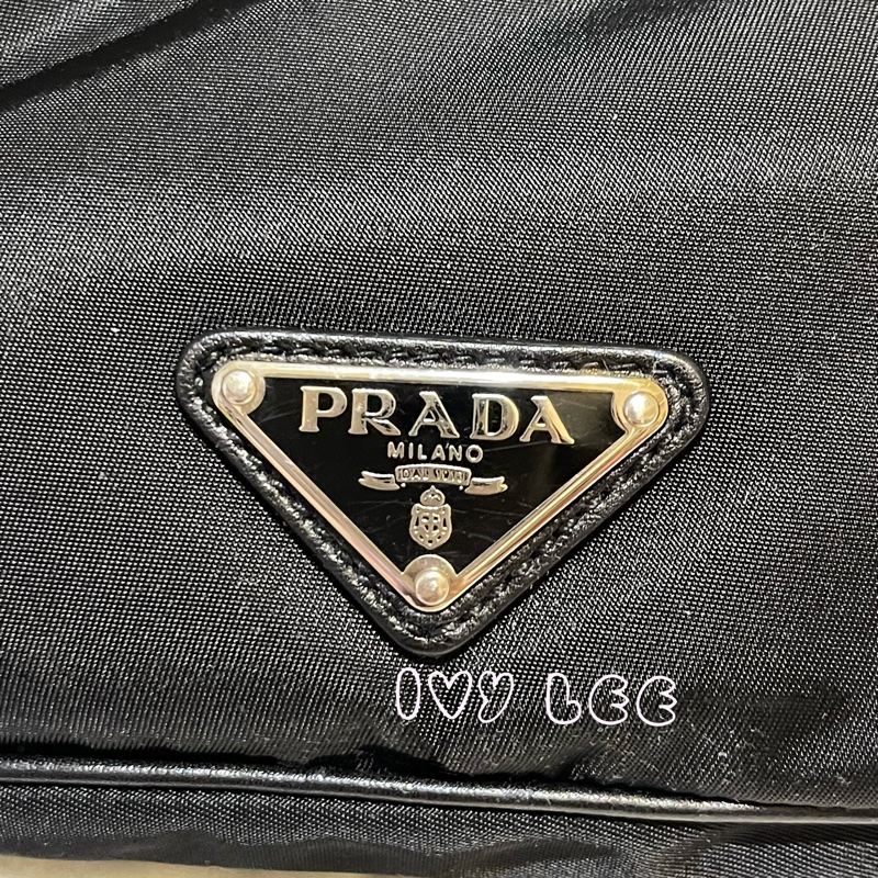PRADA 質感黑壓紋扣式皮革 尼龍 腋下包 流蘇吊飾 肩背包 手提包  二手精品-17