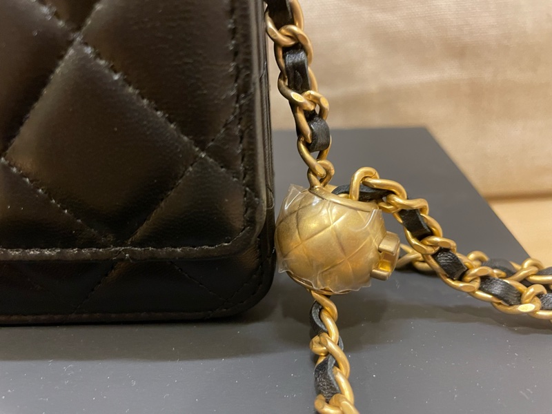 Chanel WOC 黑色小羊皮金球包-3