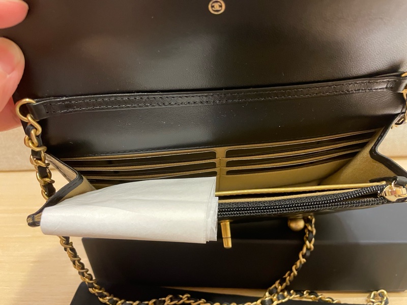 Chanel WOC 黑色小羊皮金球包-5