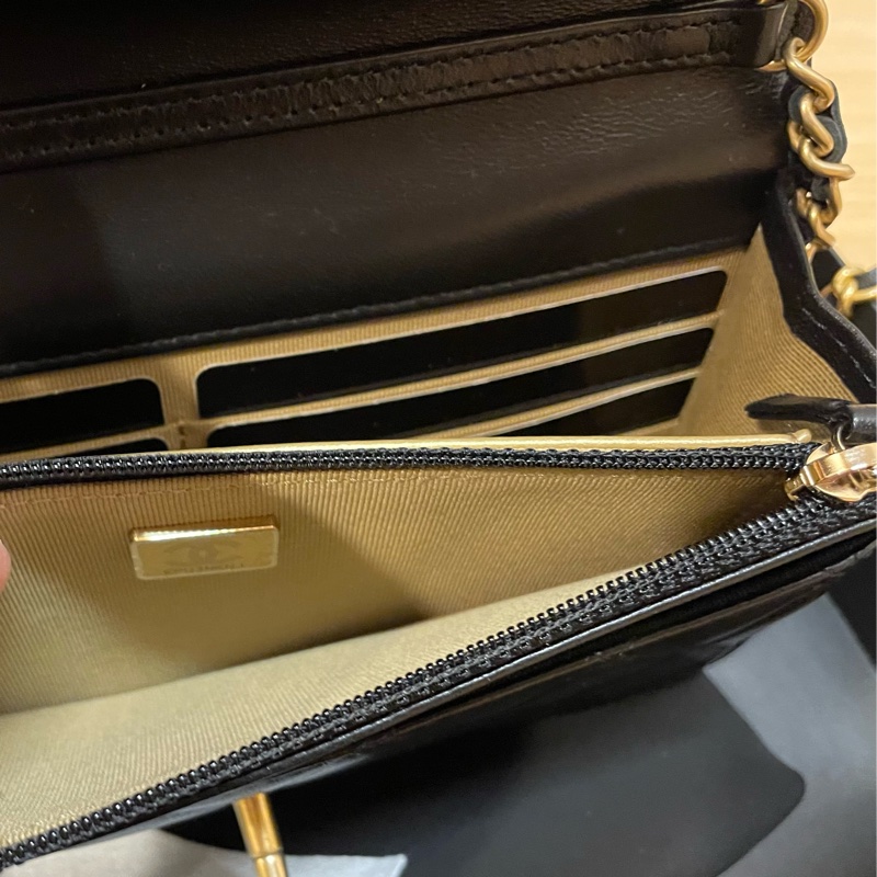 Chanel WOC 黑色小羊皮金球包-8