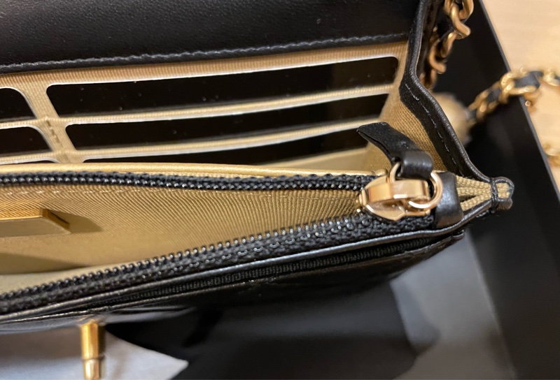 Chanel WOC 黑色小羊皮金球包-9