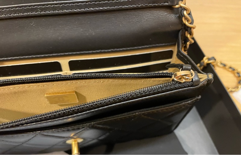 Chanel WOC 黑色小羊皮金球包-10