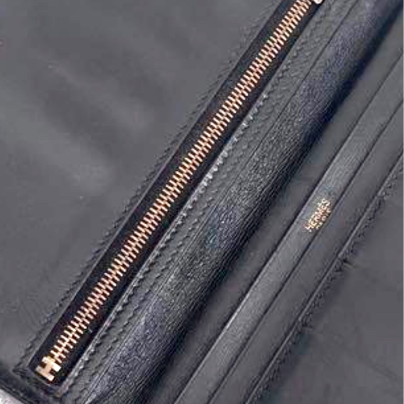 便宜到蛀牙2手 稀有愛馬仕Vip才能選的Box皮革金釦Bears黑長夾-15