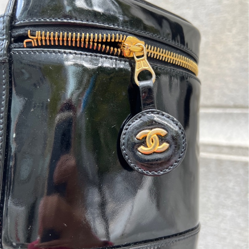 【CHANEL】香奈兒漆皮化妝包 「下單送副廠背鏈」-4