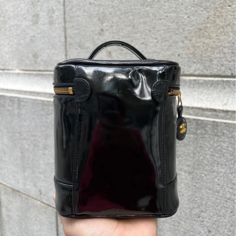 【CHANEL】香奈兒漆皮化妝包 「下單送副廠背鏈」-5