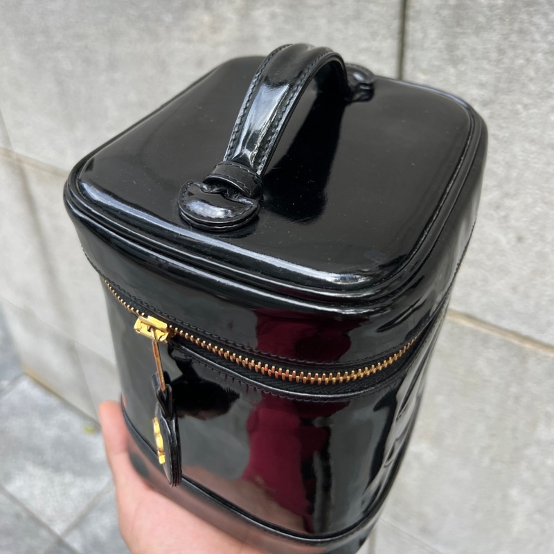 【CHANEL】香奈兒漆皮化妝包 「下單送副廠背鏈」-11