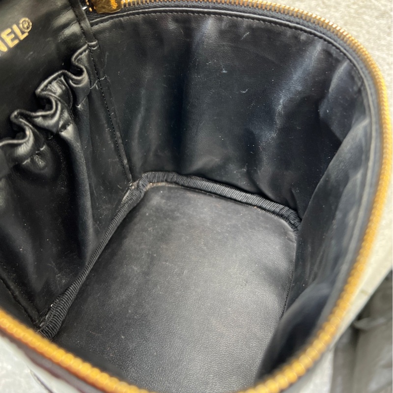 【CHANEL】香奈兒漆皮化妝包 「下單送副廠背鏈」-14