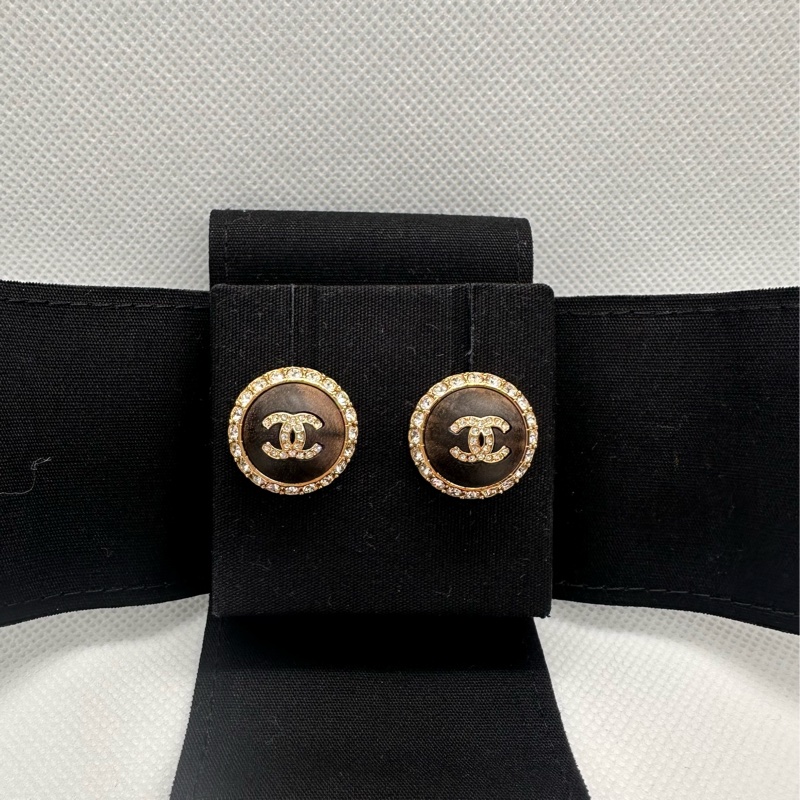 香奈兒CHANEL 新款 雙C圓型水鑽木頭特殊材質耳環(貨號ABB123 )-4