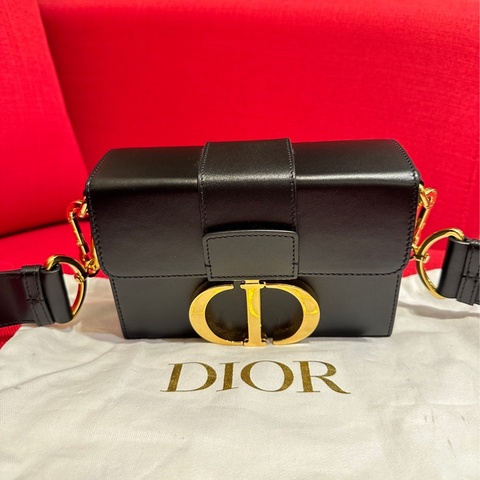 DIOR 黑皮革方形寬背帶斜背包