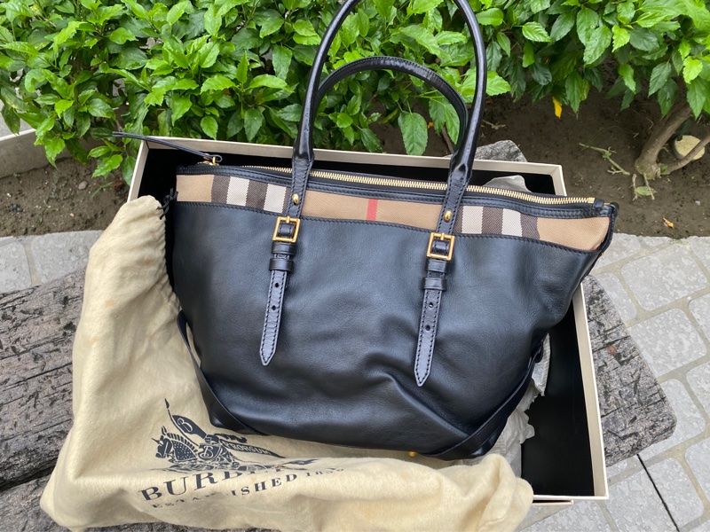 「已售出」二手Burberry黑色全皮拼格紋側背包肩背包托特水餃包-1