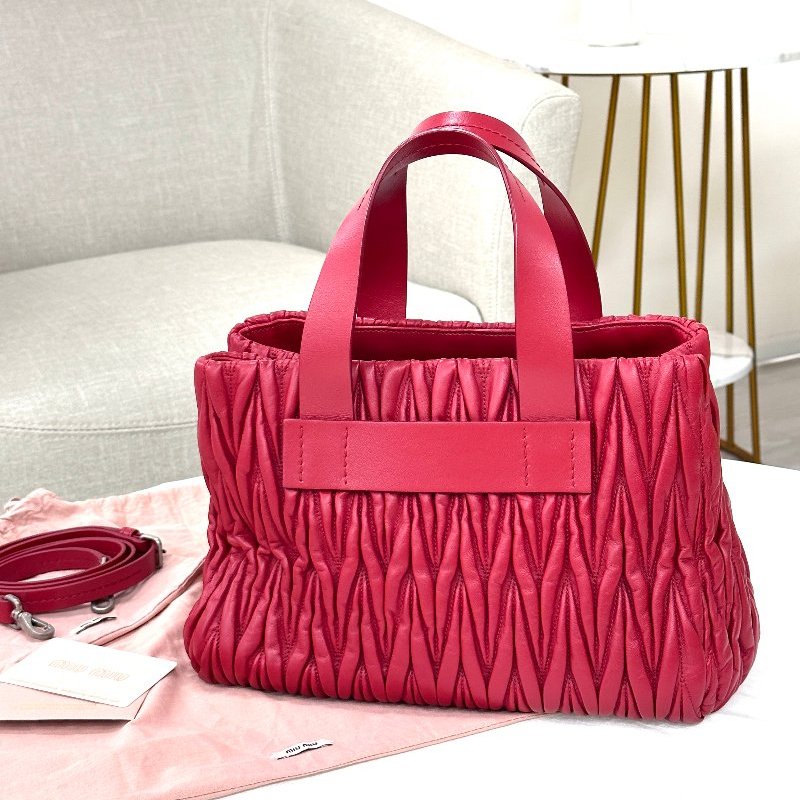 MIU MIU ｜ Matelassé紅色皮革手袋-3