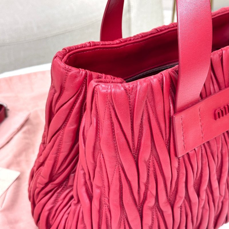 MIU MIU ｜ Matelassé紅色皮革手袋-4