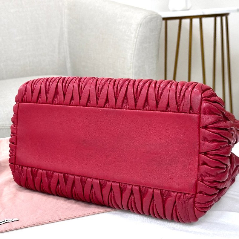 MIU MIU ｜ Matelassé紅色皮革手袋-13