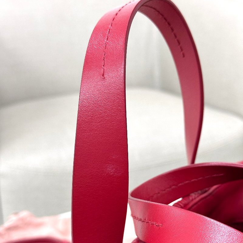 MIU MIU ｜ Matelassé紅色皮革手袋-15