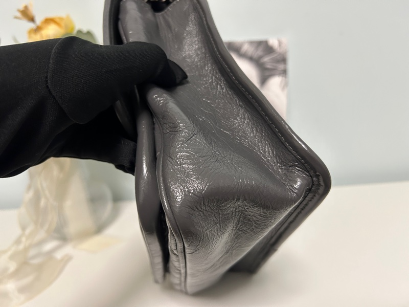 (保留至1/15) YSL Niki Medium復古皮革肩背包 風暴灰 新款D型扣-20