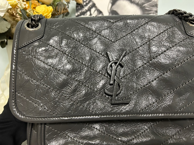 (保留至1/15) YSL Niki Medium復古皮革肩背包 風暴灰 新款D型扣-23