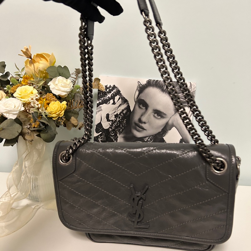 (保留至1/15) YSL Niki Medium復古皮革肩背包 風暴灰 新款D型扣-1