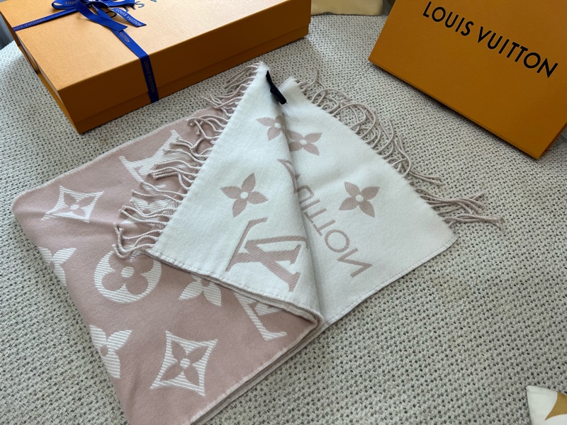 LV 粉色雙面logo 圍巾-3
