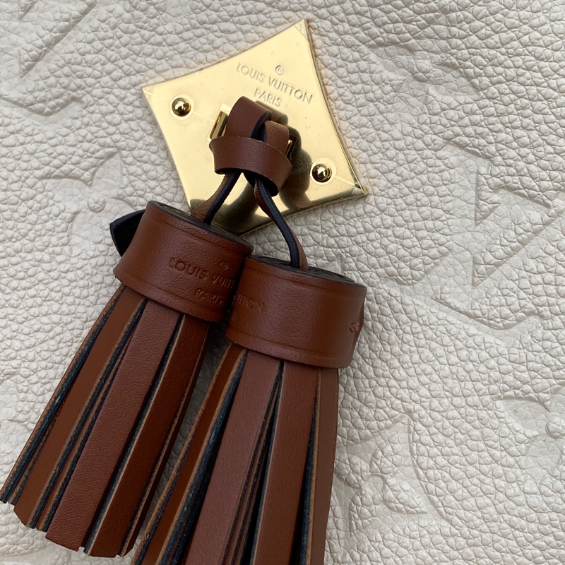 近新LV米白色全皮拼色流蘇手提斜背包斜挎包M44597-1