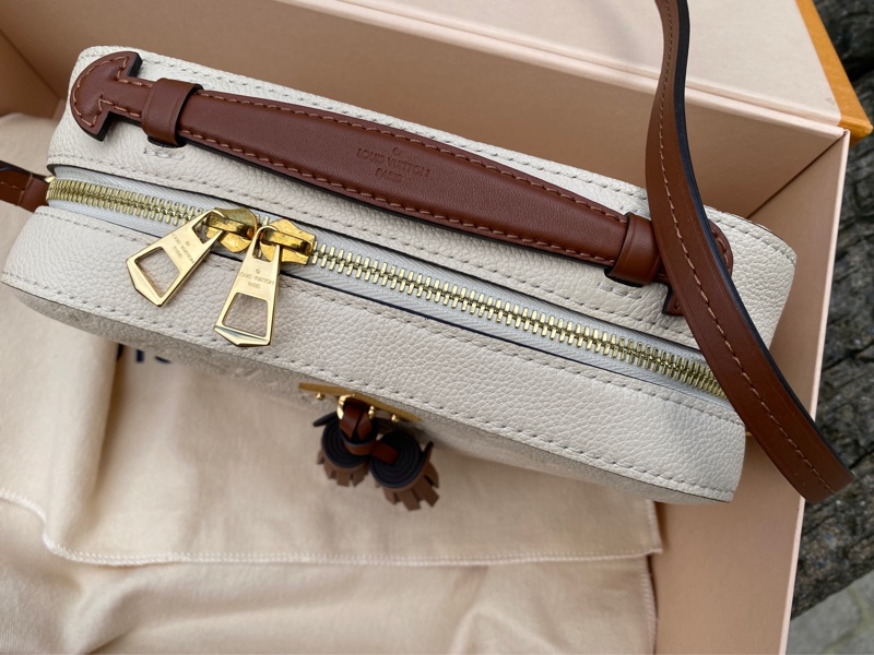 近新LV米白色全皮拼色流蘇手提斜背包斜挎包M44597-2